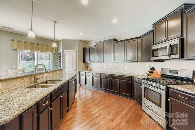 9301 Swimming Drive, Harrisburg, NC 28075