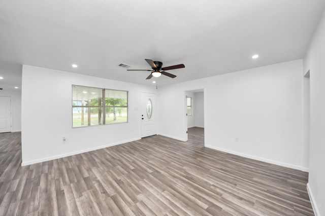 207 E Defee Avenue, Baytown, TX 77520