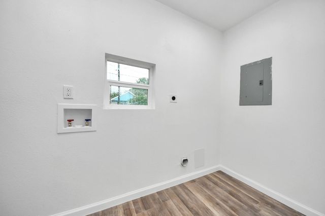 207 E Defee Avenue, Baytown, TX 77520