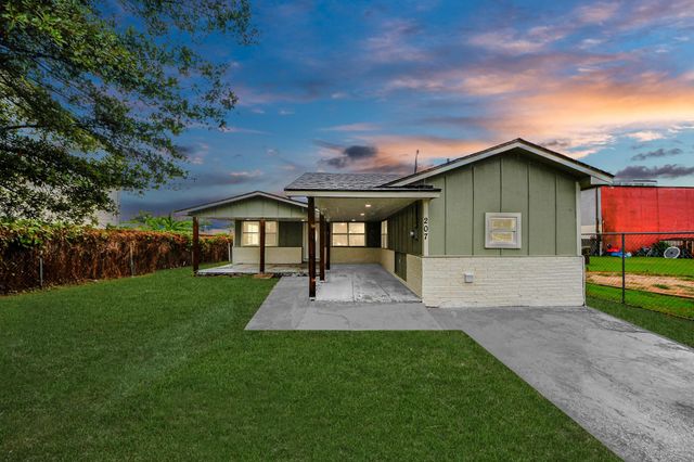 207 E Defee Avenue, Baytown, TX 77520