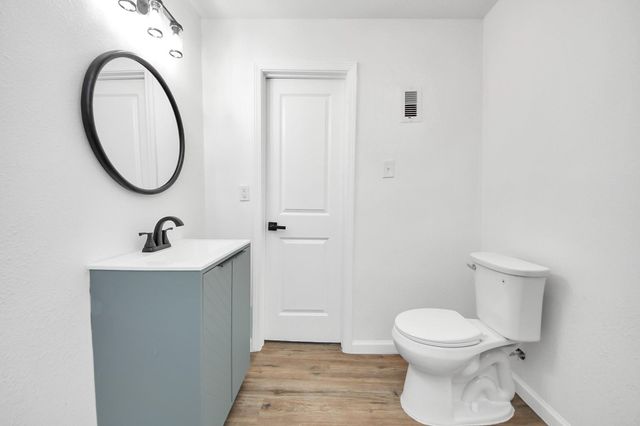 207 E Defee Avenue, Baytown, TX 77520