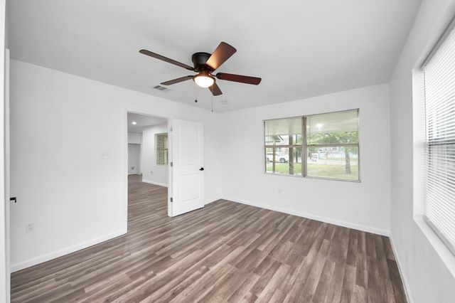 207 E Defee Avenue, Baytown, TX 77520