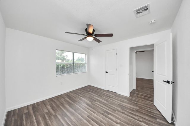 207 E Defee Avenue, Baytown, TX 77520