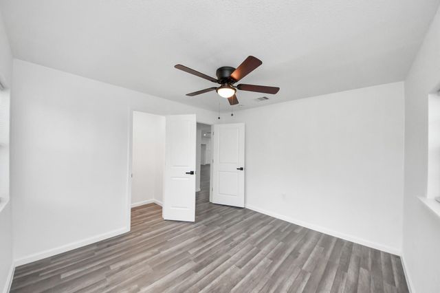 207 E Defee Avenue, Baytown, TX 77520