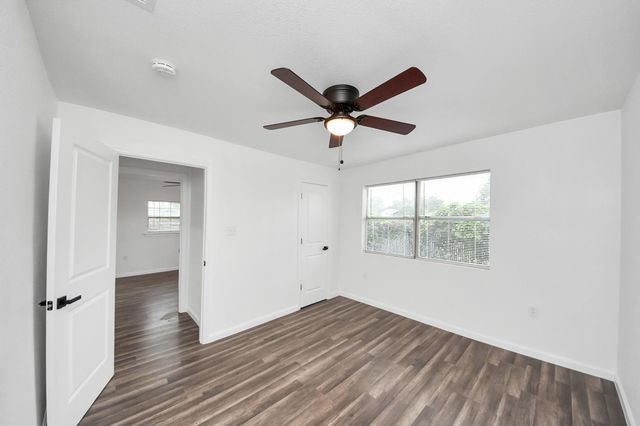 207 E Defee Avenue, Baytown, TX 77520