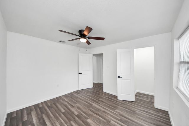 207 E Defee Avenue, Baytown, TX 77520