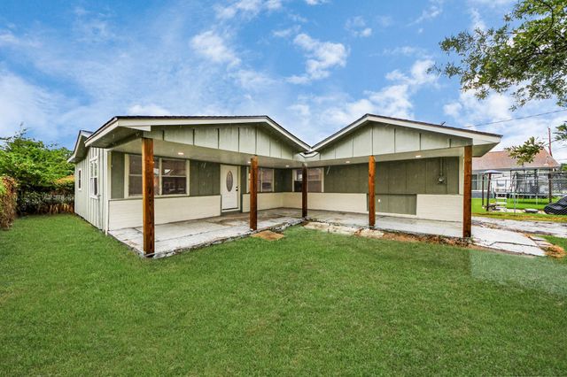 207 E Defee Avenue, Baytown, TX 77520