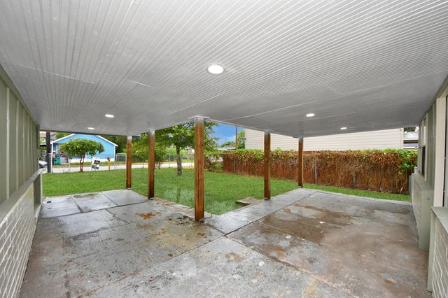 207 E Defee Avenue, Baytown, TX 77520