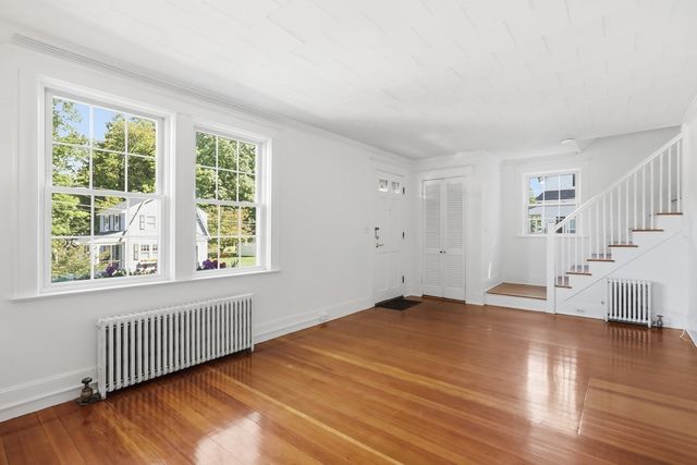 32 Enmore St, Andover, MA 01810