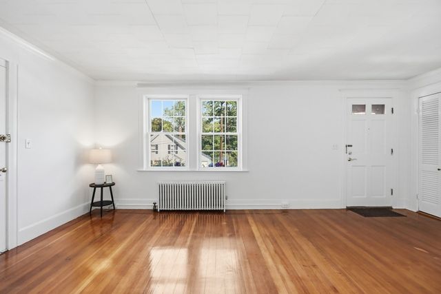 32 Enmore St, Andover, MA 01810