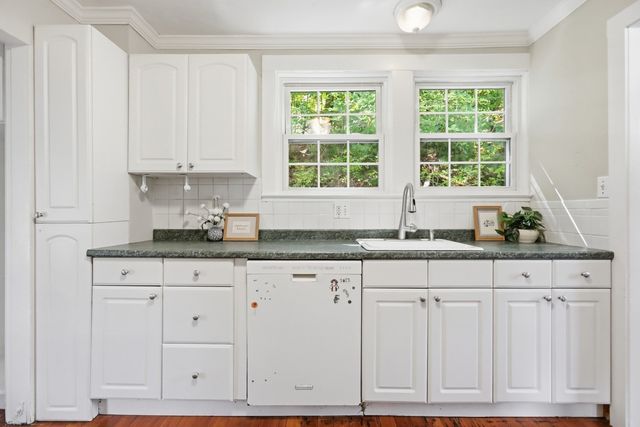 32 Enmore St, Andover, MA 01810