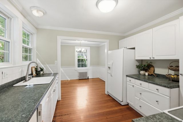 32 Enmore St, Andover, MA 01810