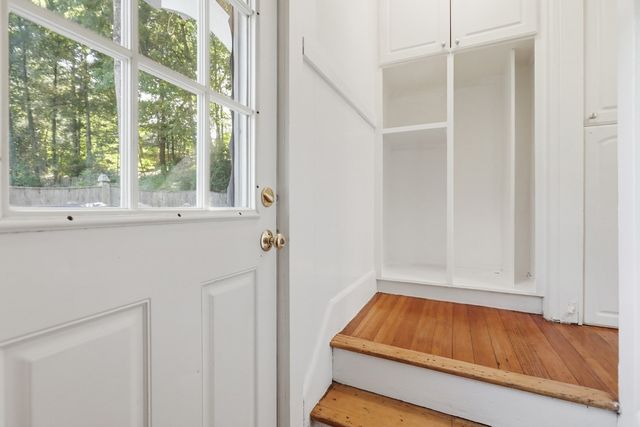 32 Enmore St, Andover, MA 01810