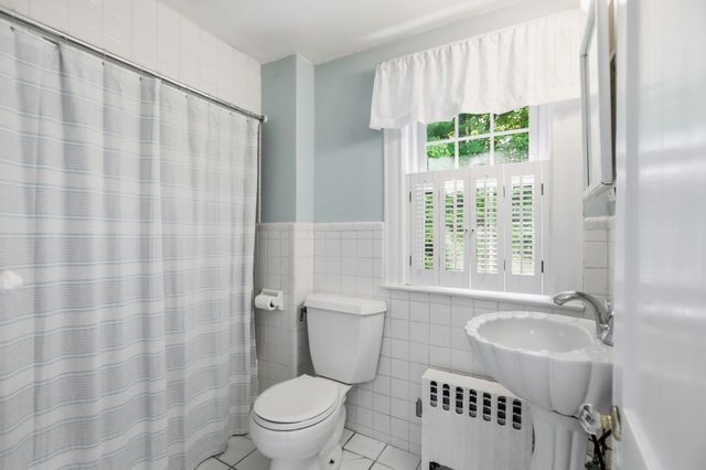 32 Enmore St, Andover, MA 01810