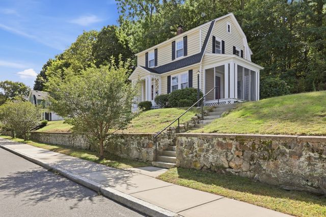 32 Enmore St, Andover, MA 01810