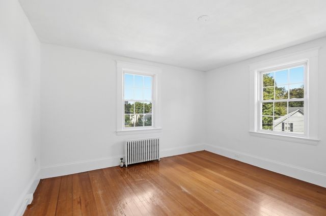 32 Enmore St, Andover, MA 01810