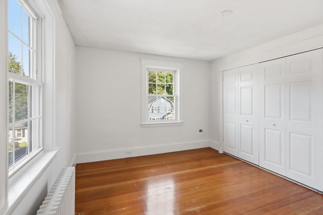 32 Enmore St, Andover, MA 01810
