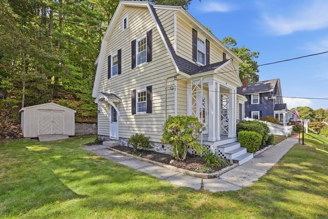 32 Enmore St, Andover, MA 01810