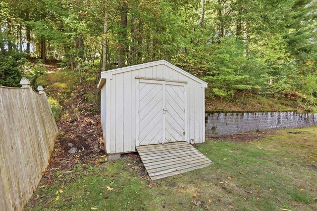32 Enmore St, Andover, MA 01810
