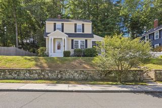 32 Enmore St, Andover, MA 01810