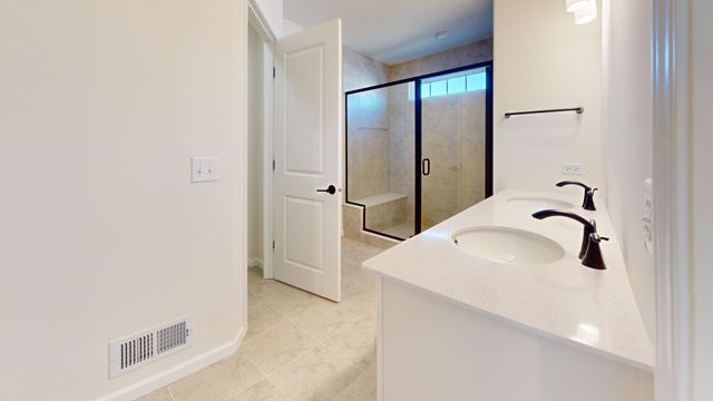 134 Yorktown Court, Libertyville, IL 60048