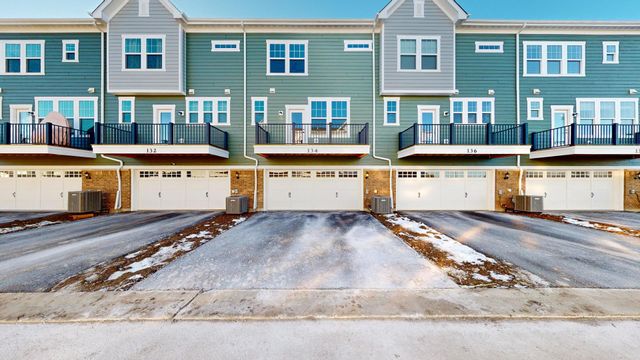 134 Yorktown Court, Libertyville, IL 60048