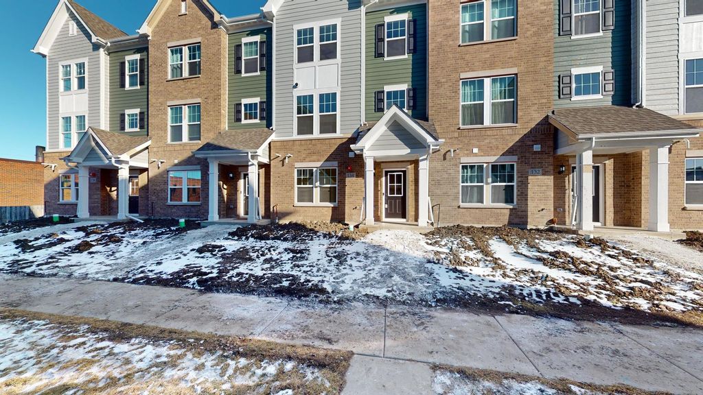 134 Yorktown Court, Libertyville, IL 60048