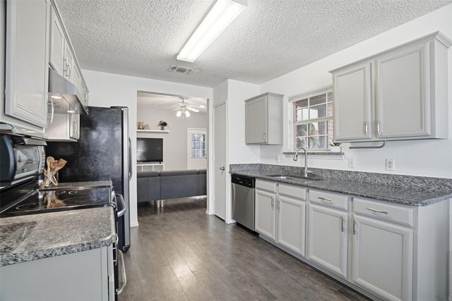 637 Cedar Ridge Lane, Burleson, TX 76028