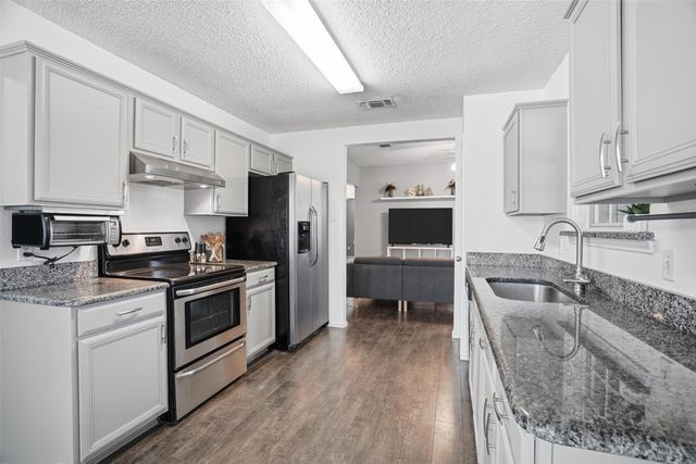 637 Cedar Ridge Lane, Burleson, TX 76028