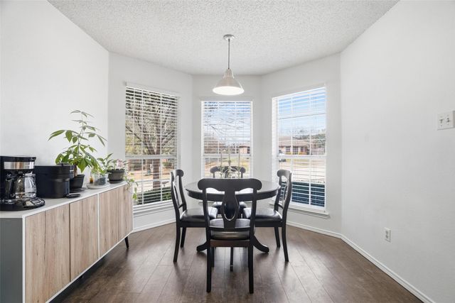 637 Cedar Ridge Lane, Burleson, TX 76028