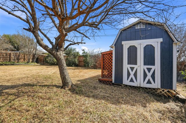 637 Cedar Ridge Lane, Burleson, TX 76028