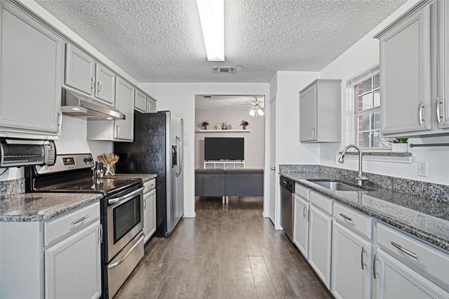 637 Cedar Ridge Lane, Burleson, TX 76028