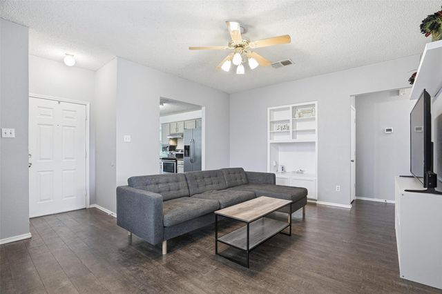 637 Cedar Ridge Lane, Burleson, TX 76028