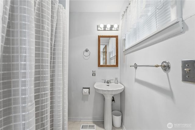 318 NE Lambert Avenue, College Place, WA 99324