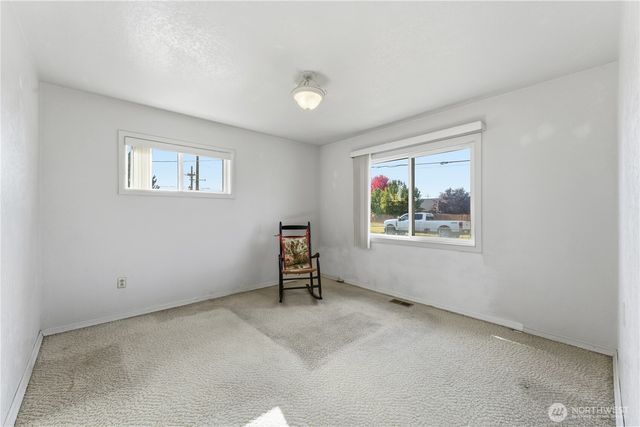 318 NE Lambert Avenue, College Place, WA 99324