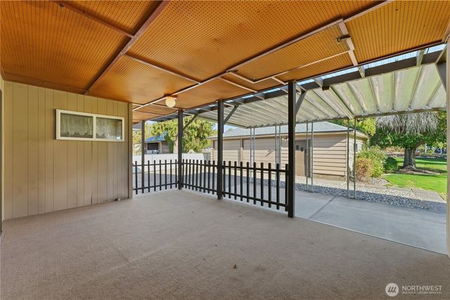 318 NE Lambert Avenue, College Place, WA 99324