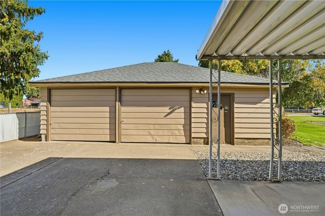 318 NE Lambert Avenue, College Place, WA 99324