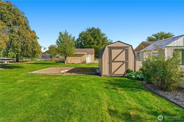 318 NE Lambert Avenue, College Place, WA 99324