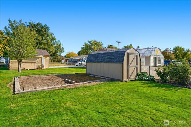 318 NE Lambert Avenue, College Place, WA 99324