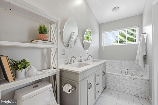 8102 DOVE COTTAGE CT, Lorton, VA 22079