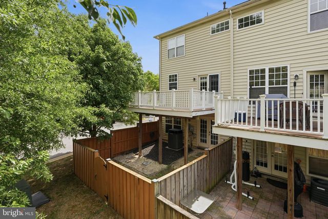 8102 DOVE COTTAGE CT, Lorton, VA 22079