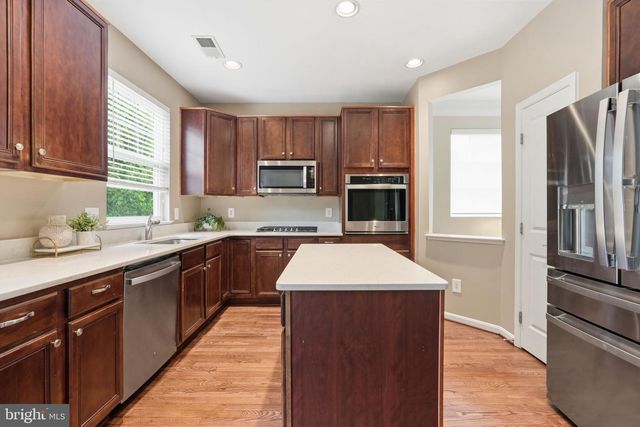 8102 DOVE COTTAGE CT, Lorton, VA 22079