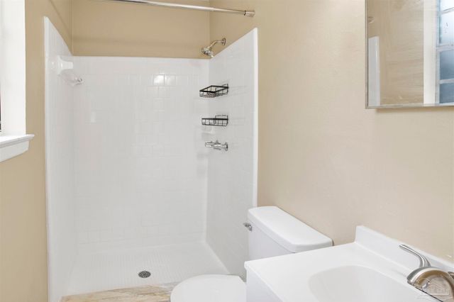 913 Bartow Ave, Pensacola, FL 32507