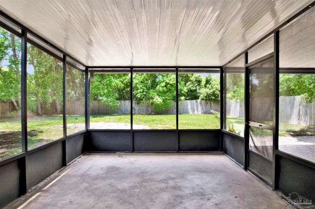 913 Bartow Ave, Pensacola, FL 32507