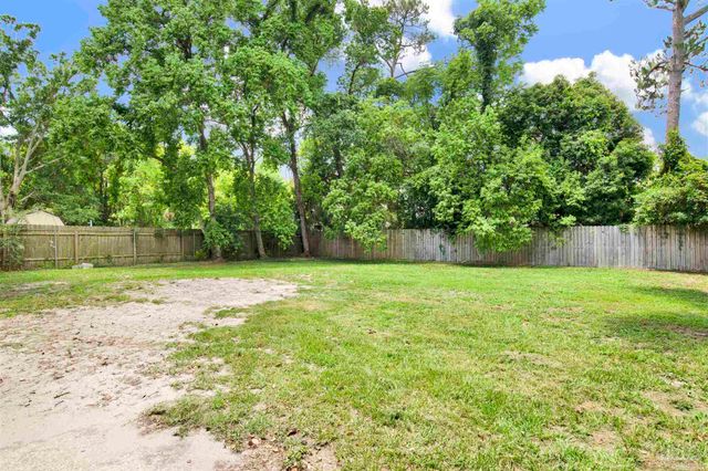 913 Bartow Ave, Pensacola, FL 32507