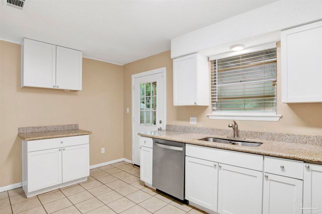 913 Bartow Ave, Pensacola, FL 32507