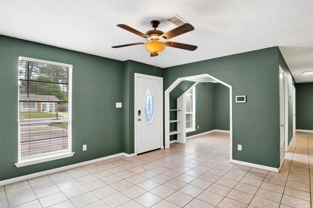 913 Bartow Ave, Pensacola, FL 32507