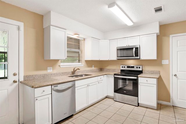 913 Bartow Ave, Pensacola, FL 32507