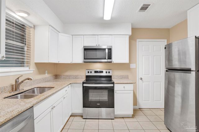 913 Bartow Ave, Pensacola, FL 32507