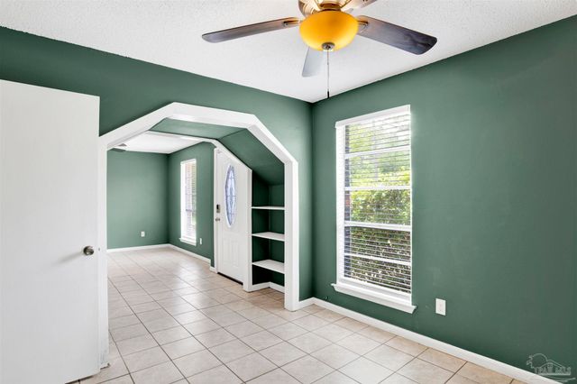 913 Bartow Ave, Pensacola, FL 32507